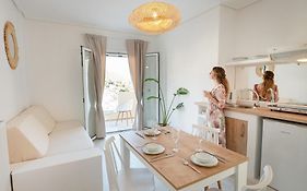 The White Rose Hotel